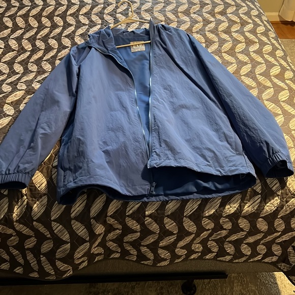 Windbreaker / light rain jacket. Worn only a few times like new condition. - Picture 3 of 3